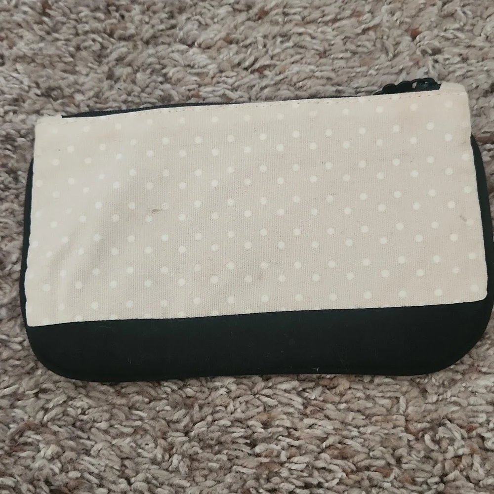 Ipsy Cream And Black Lip Makeup Bag
